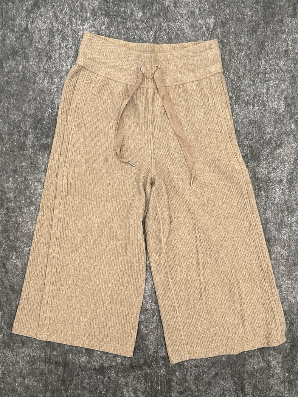 Lululemon Retreat Yourself Crop - Heathered Soft Sand - Size 4
